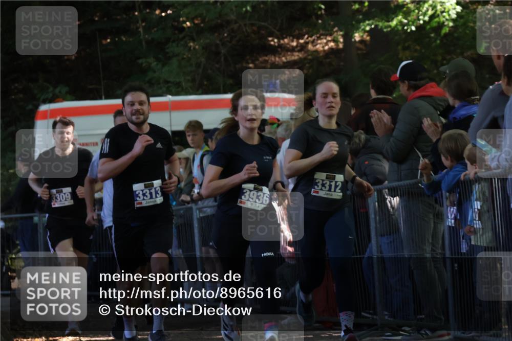 28.09.2025 - 33. Volkslauf durch das schöne Alstertal Strokosch-Dieckow http://msf.ph/oto/8965616 28.09.2025 11:27:14 Ziel 3308, 3309, 3312, 3313, 3936 meine-sportfotos.de