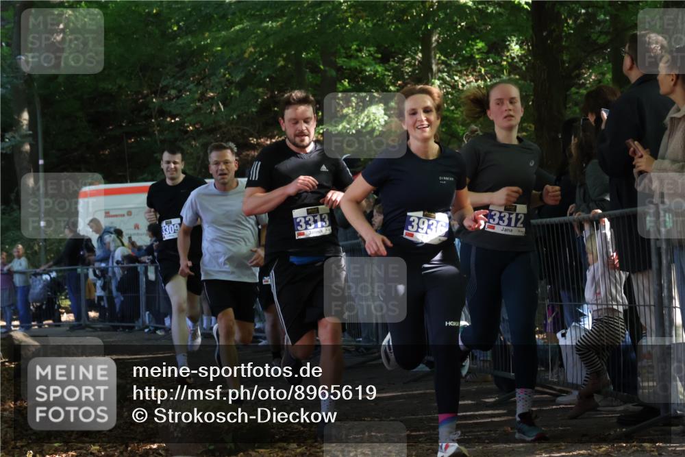 28.09.2025 - 33. Volkslauf durch das schöne Alstertal Strokosch-Dieckow http://msf.ph/oto/8965619 28.09.2025 11:27:16 Ziel 3308, 3309, 3312, 3313, 3936 meine-sportfotos.de