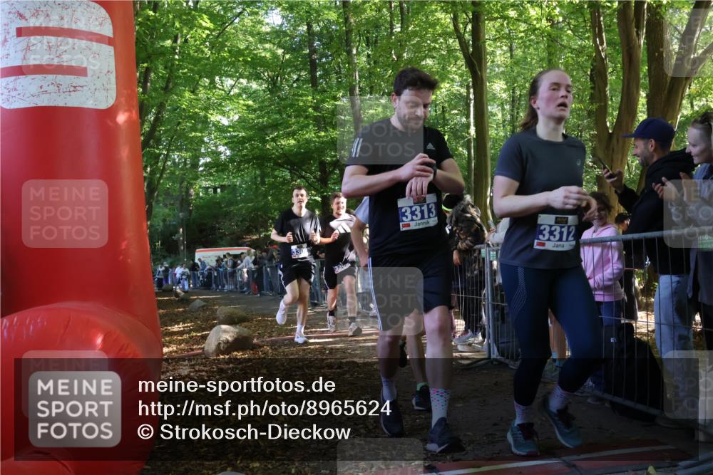 28.09.2025 - 33. Volkslauf durch das schöne Alstertal Strokosch-Dieckow http://msf.ph/oto/8965624 28.09.2025 11:27:19 Ziel 3308, 3309, 3312, 3313 meine-sportfotos.de