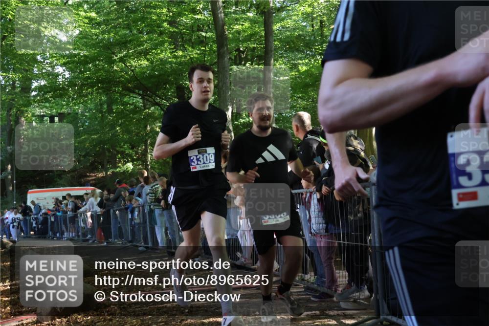 28.09.2025 - 33. Volkslauf durch das schöne Alstertal Strokosch-Dieckow http://msf.ph/oto/8965625 28.09.2025 11:27:20 Ziel 3308, 3309 meine-sportfotos.de