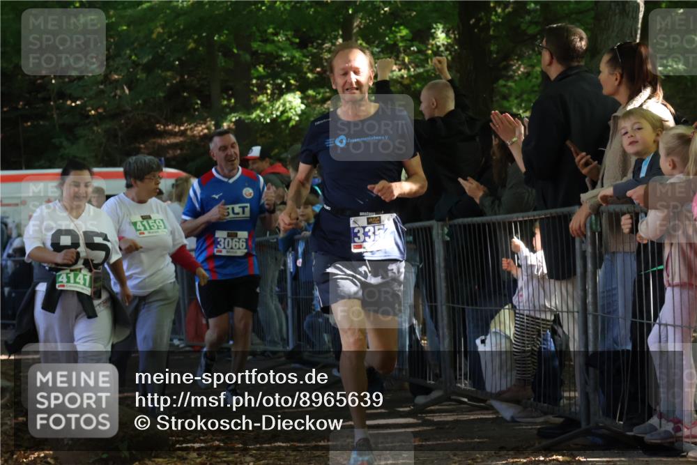28.09.2025 - 33. Volkslauf durch das schöne Alstertal Strokosch-Dieckow http://msf.ph/oto/8965639 28.09.2025 11:27:36 Ziel 3066, 3357, 4141, 4159 meine-sportfotos.de