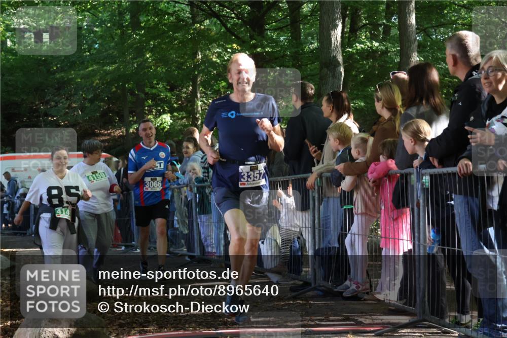 28.09.2025 - 33. Volkslauf durch das schöne Alstertal Strokosch-Dieckow http://msf.ph/oto/8965640 28.09.2025 11:27:37 Ziel 3066, 3357, 4141, 4159 meine-sportfotos.de