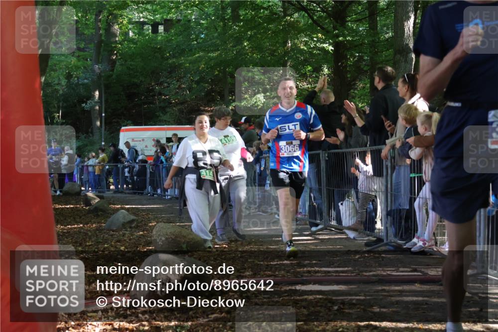 28.09.2025 - 33. Volkslauf durch das schöne Alstertal Strokosch-Dieckow http://msf.ph/oto/8965642 28.09.2025 11:27:38 Ziel 3066, 3357, 4141, 4159 meine-sportfotos.de