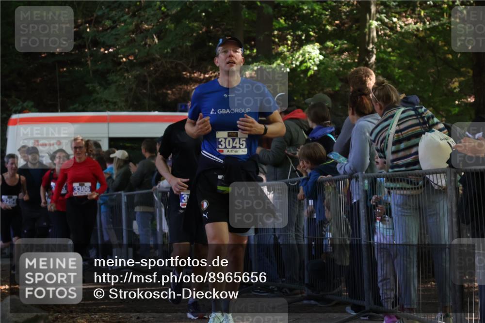28.09.2025 - 33. Volkslauf durch das schöne Alstertal Strokosch-Dieckow http://msf.ph/oto/8965656 28.09.2025 11:27:46 Ziel 3045, 3142, 3143, 3144, 3254, 3306, 3945, 3954 meine-sportfotos.de