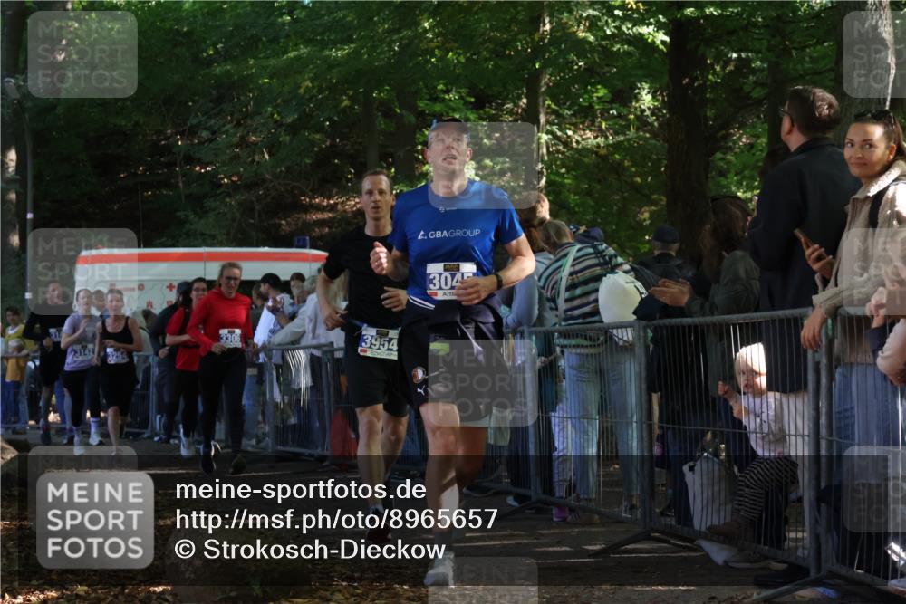 28.09.2025 - 33. Volkslauf durch das schöne Alstertal Strokosch-Dieckow http://msf.ph/oto/8965657 28.09.2025 11:27:47 Ziel 3045, 3142, 3143, 3144, 3254, 3306, 3945, 3954 meine-sportfotos.de
