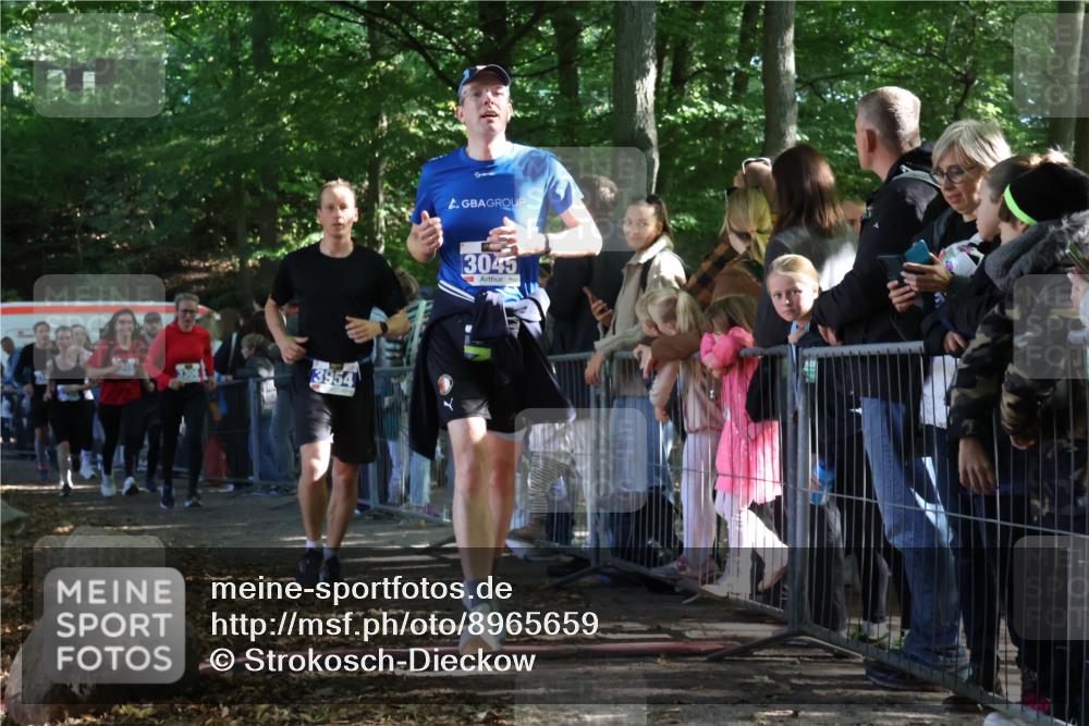 28.09.2025 - 33. Volkslauf durch das schöne Alstertal Strokosch-Dieckow http://msf.ph/oto/8965659 28.09.2025 11:27:48 Ziel 3045, 3142, 3143, 3144, 3254, 3306, 3945, 3954 meine-sportfotos.de
