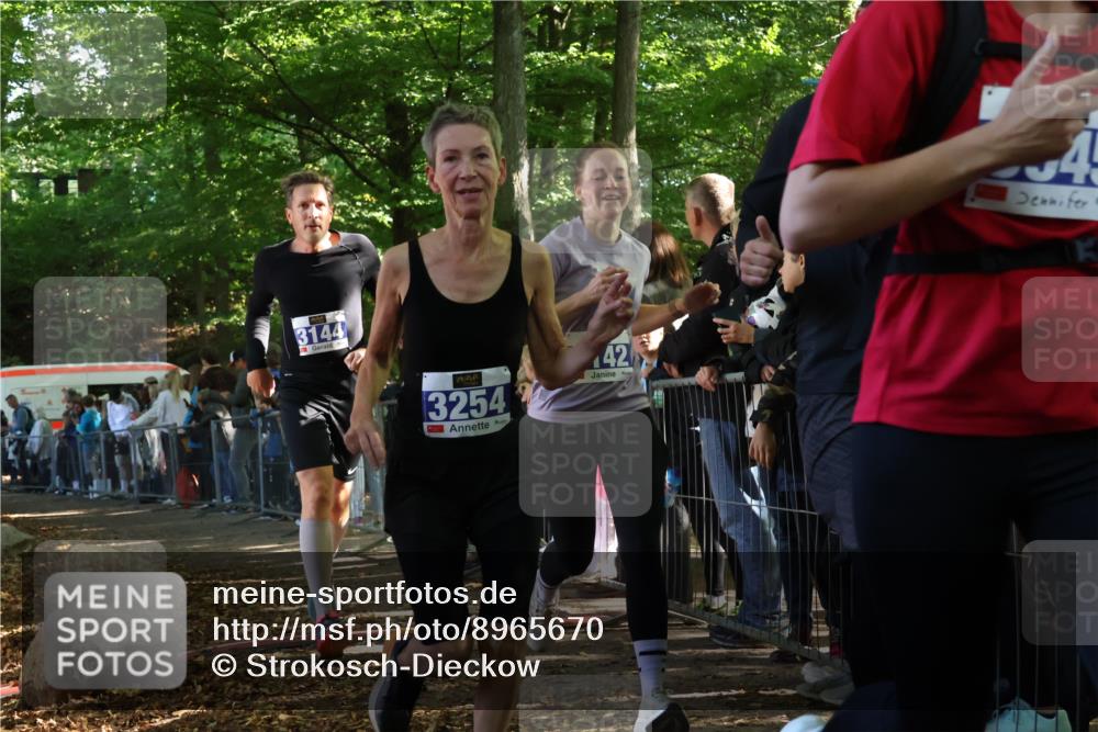 28.09.2025 - 33. Volkslauf durch das schöne Alstertal Strokosch-Dieckow http://msf.ph/oto/8965670 28.09.2025 11:27:54 Ziel 3142, 3143, 3144, 3254 meine-sportfotos.de