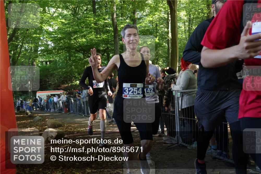 28.09.2025 - 33. Volkslauf durch das schöne Alstertal Strokosch-Dieckow http://msf.ph/oto/8965671 28.09.2025 11:27:54 Ziel 3142, 3143, 3144, 3254 meine-sportfotos.de
