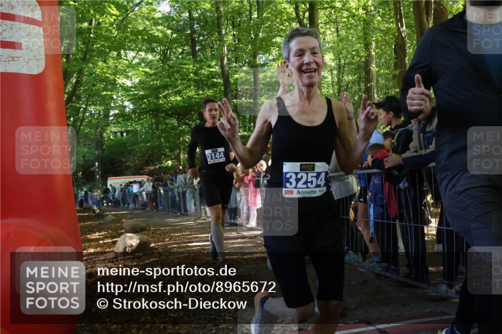 28.09.2025 - 33. Volkslauf durch das schöne Alstertal Strokosch-Dieckow http://msf.ph/oto/8965672 28.09.2025 11:27:55 Ziel 3142, 3144 meine-sportfotos.de
