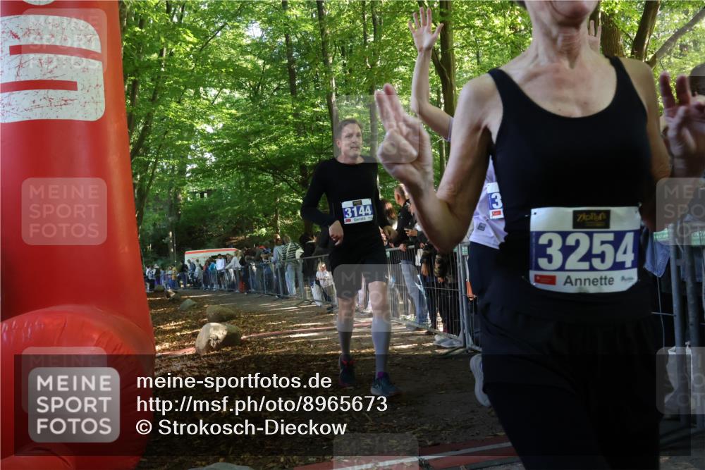28.09.2025 - 33. Volkslauf durch das schöne Alstertal Strokosch-Dieckow http://msf.ph/oto/8965673 28.09.2025 11:27:55 Ziel 3142, 3144 meine-sportfotos.de