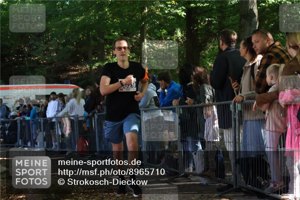 28.09.2025 - 33. Volkslauf durch das schöne Alstertal Strokosch-Dieckow http://msf.ph/oto/8965710 28.09.2025 11:28:29 Ziel 3029 meine-sportfotos.de