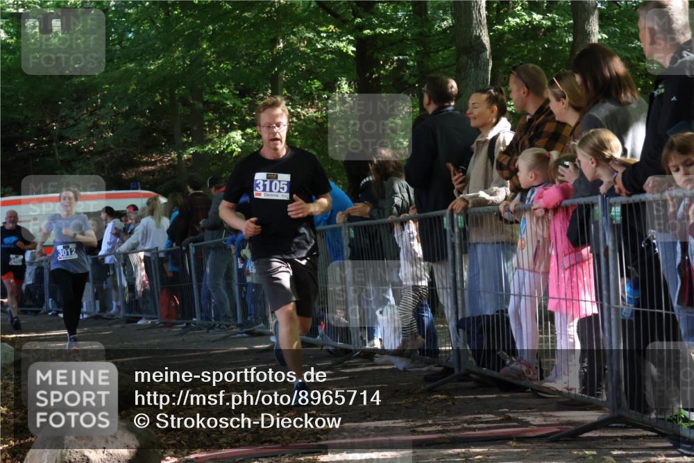 28.09.2025 - 33. Volkslauf durch das schöne Alstertal Strokosch-Dieckow http://msf.ph/oto/8965714 28.09.2025 11:28:39 Ziel 3012, 3105, 3405 meine-sportfotos.de