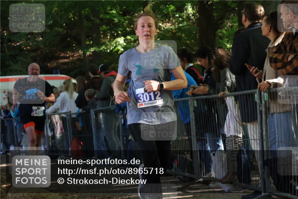 28.09.2025 - 33. Volkslauf durch das schöne Alstertal Strokosch-Dieckow http://msf.ph/oto/8965718 28.09.2025 11:28:42 Ziel 1509, 3012, 3405 meine-sportfotos.de