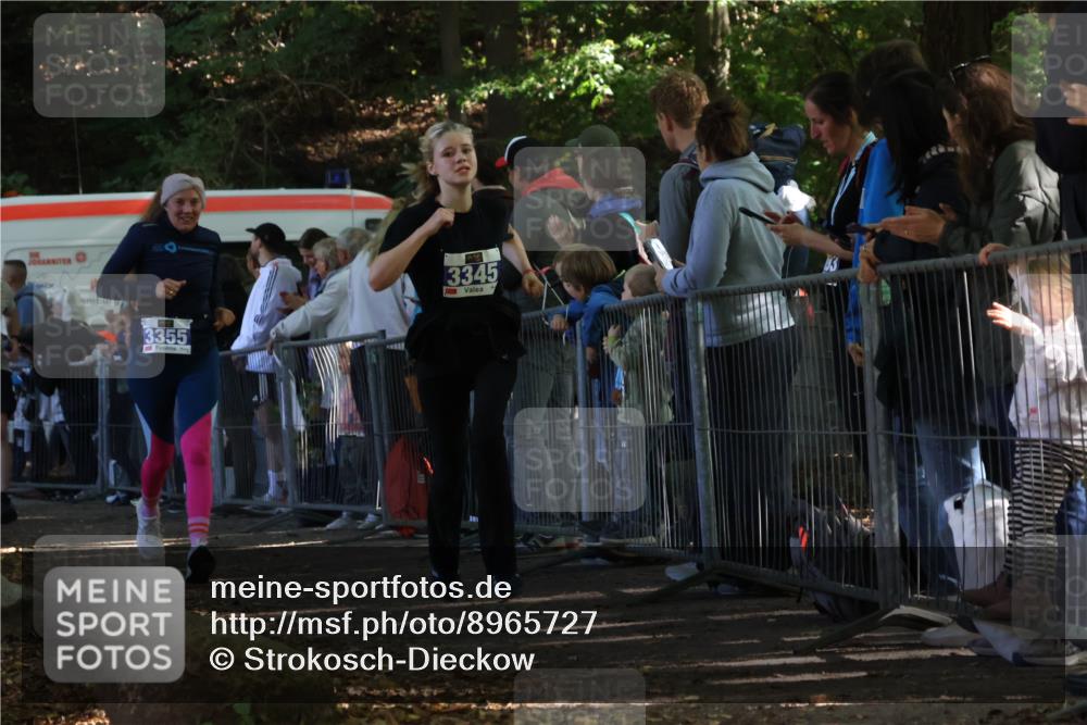 28.09.2025 - 33. Volkslauf durch das schöne Alstertal Strokosch-Dieckow http://msf.ph/oto/8965727 28.09.2025 11:28:54 Ziel 3345, 3355, 3383, 3914, 3937 meine-sportfotos.de