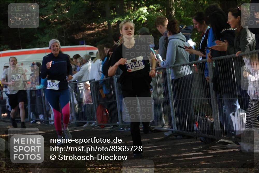 28.09.2025 - 33. Volkslauf durch das schöne Alstertal Strokosch-Dieckow http://msf.ph/oto/8965728 28.09.2025 11:28:54 Ziel 3345, 3355, 3383, 3914, 3937 meine-sportfotos.de