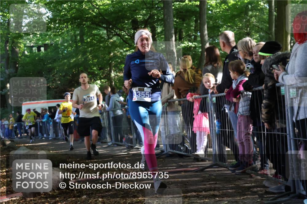 28.09.2025 - 33. Volkslauf durch das schöne Alstertal Strokosch-Dieckow http://msf.ph/oto/8965735 28.09.2025 11:28:58 Ziel 3355, 3383, 3914, 3937 meine-sportfotos.de