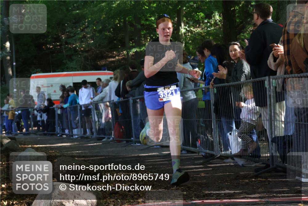 28.09.2025 - 33. Volkslauf durch das schöne Alstertal Strokosch-Dieckow http://msf.ph/oto/8965749 28.09.2025 11:29:09 Ziel 3321 meine-sportfotos.de