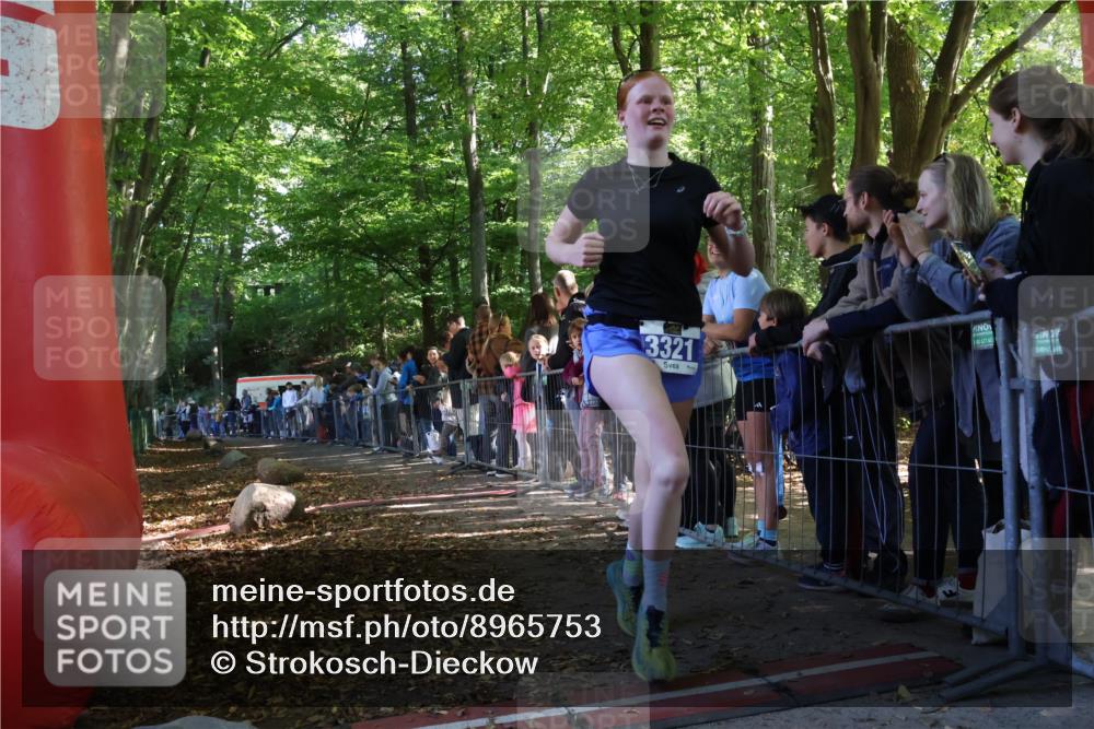 28.09.2025 - 33. Volkslauf durch das schöne Alstertal Strokosch-Dieckow http://msf.ph/oto/8965753 28.09.2025 11:29:11 Ziel 3321 meine-sportfotos.de