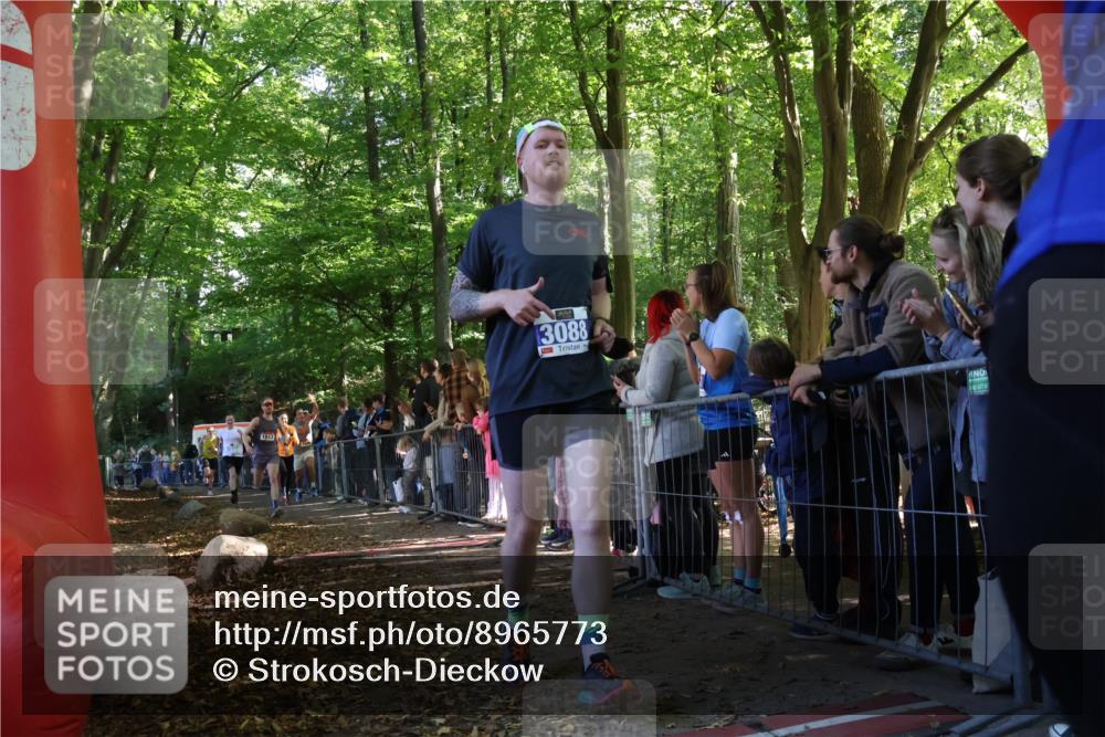 28.09.2025 - 33. Volkslauf durch das schöne Alstertal Strokosch-Dieckow http://msf.ph/oto/8965773 28.09.2025 11:29:40 Ziel 1513, 1515, 1546, 3088, 3236, 3930 meine-sportfotos.de