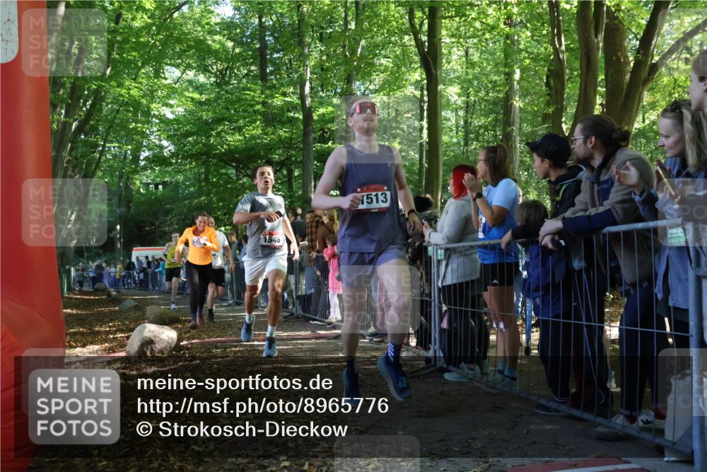 28.09.2025 - 33. Volkslauf durch das schöne Alstertal Strokosch-Dieckow http://msf.ph/oto/8965776 28.09.2025 11:29:43 Ziel 1513, 1515, 1546, 3236, 3930 meine-sportfotos.de