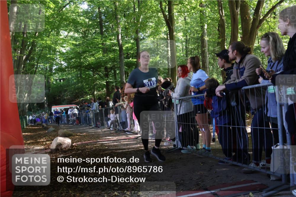 28.09.2025 - 33. Volkslauf durch das schöne Alstertal Strokosch-Dieckow http://msf.ph/oto/8965786 28.09.2025 11:29:55 Ziel 1517, 3053, 3115 meine-sportfotos.de
