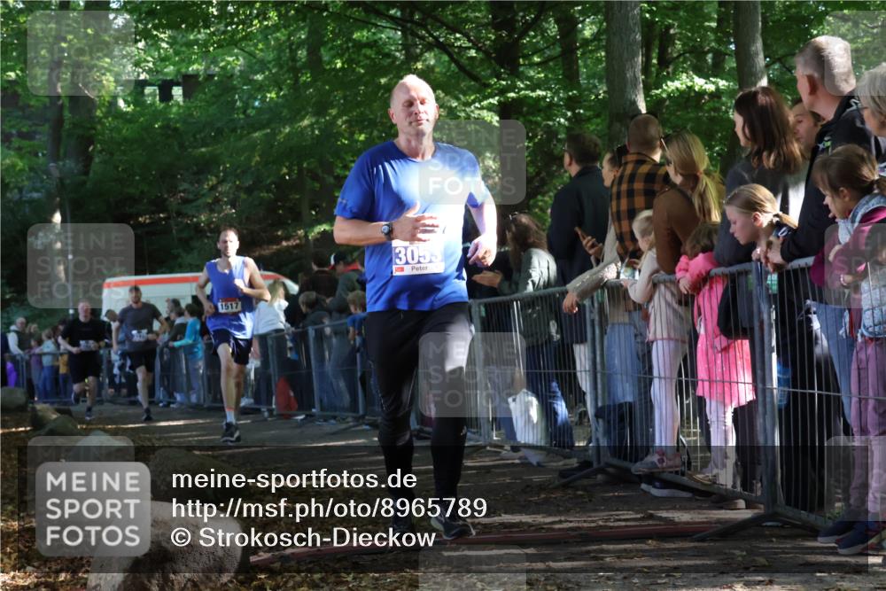 28.09.2025 - 33. Volkslauf durch das schöne Alstertal Strokosch-Dieckow http://msf.ph/oto/8965789 28.09.2025 11:30:01 Ziel 1517, 3053, 3278, 3279 meine-sportfotos.de