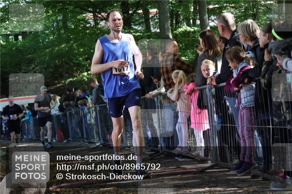 28.09.2025 - 33. Volkslauf durch das schöne Alstertal Strokosch-Dieckow http://msf.ph/oto/8965792 28.09.2025 11:30:03 Ziel 1517, 1518, 3053, 3189, 3198, 3199, 3278, 3279 meine-sportfotos.de