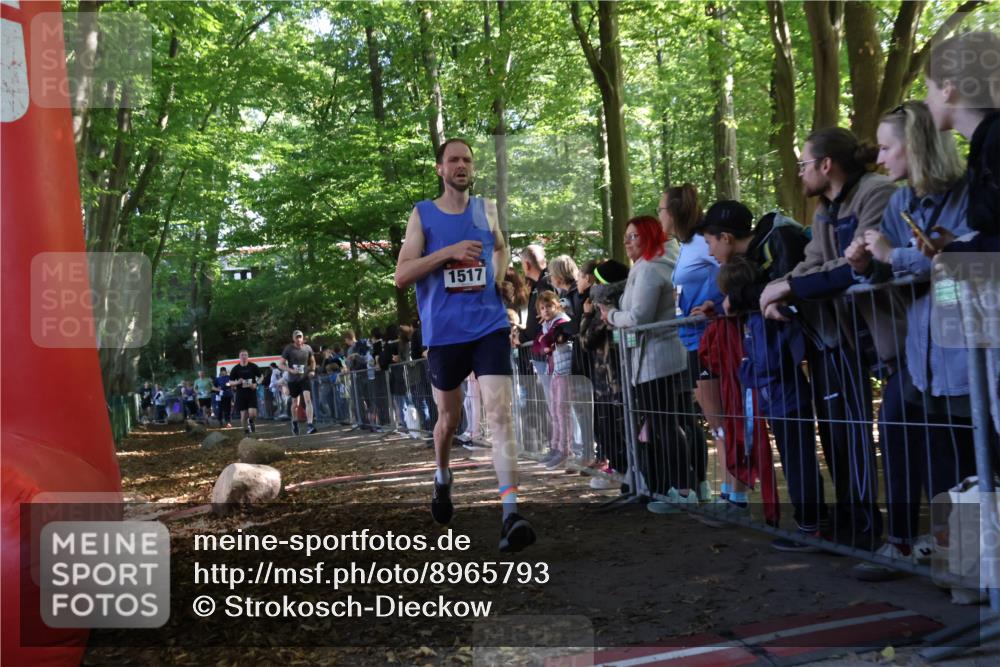 28.09.2025 - 33. Volkslauf durch das schöne Alstertal Strokosch-Dieckow http://msf.ph/oto/8965793 28.09.2025 11:30:04 Ziel 1517, 1518, 3189, 3198, 3199, 3278, 3279, 3318 meine-sportfotos.de
