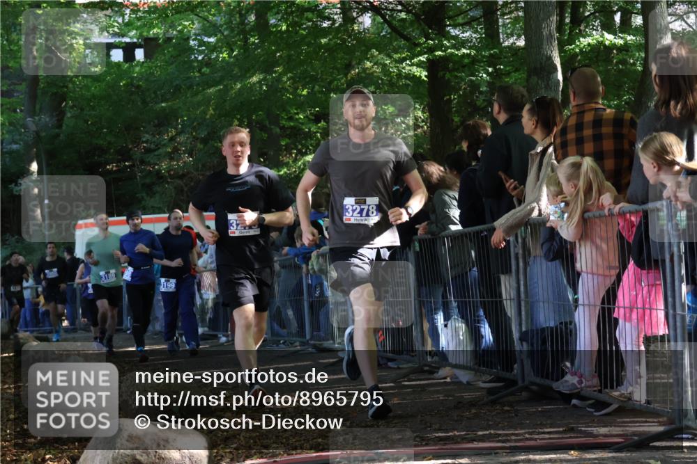 28.09.2025 - 33. Volkslauf durch das schöne Alstertal Strokosch-Dieckow http://msf.ph/oto/8965795 28.09.2025 11:30:06 Ziel 1511, 1518, 3189, 3198, 3199, 3278, 3279, 3318, 3950 meine-sportfotos.de