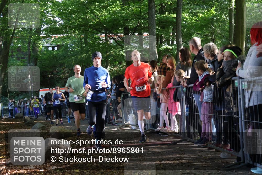 28.09.2025 - 33. Volkslauf durch das schöne Alstertal Strokosch-Dieckow http://msf.ph/oto/8965801 28.09.2025 11:30:10 Ziel 1511, 1514, 1518, 3189, 3198, 3199, 3318, 3376, 3905, 3950 meine-sportfotos.de