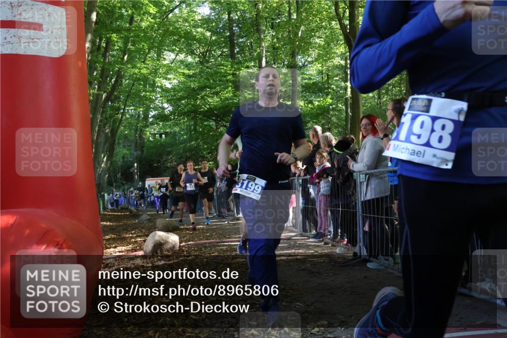 28.09.2025 - 33. Volkslauf durch das schöne Alstertal Strokosch-Dieckow http://msf.ph/oto/8965806 28.09.2025 11:30:12 Ziel 1511, 1514, 1518, 3189, 3198, 3199, 3318, 3376, 3905, 3950 meine-sportfotos.de