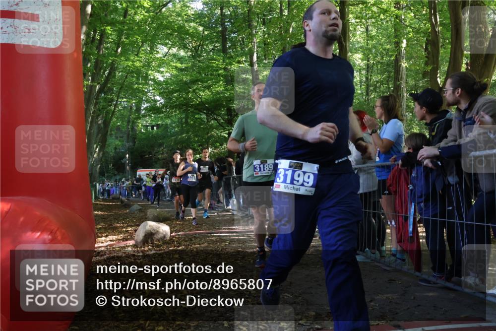 28.09.2025 - 33. Volkslauf durch das schöne Alstertal Strokosch-Dieckow http://msf.ph/oto/8965807 28.09.2025 11:30:12 Ziel 1511, 1514, 1518, 3189, 3198, 3199, 3318, 3376, 3905, 3950 meine-sportfotos.de