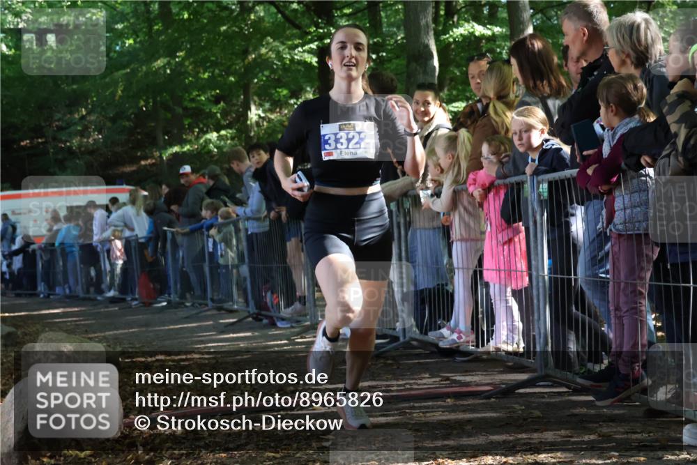 28.09.2025 - 33. Volkslauf durch das schöne Alstertal Strokosch-Dieckow http://msf.ph/oto/8965826 28.09.2025 11:30:33 Ziel 3322 meine-sportfotos.de