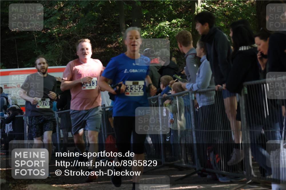 28.09.2025 - 33. Volkslauf durch das schöne Alstertal Strokosch-Dieckow http://msf.ph/oto/8965829 28.09.2025 11:30:49 Ziel 3070, 3352, 3413 meine-sportfotos.de