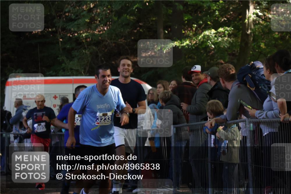 28.09.2025 - 33. Volkslauf durch das schöne Alstertal Strokosch-Dieckow http://msf.ph/oto/8965838 28.09.2025 11:30:58 Ziel 3233, 3234, 3949, 3955 meine-sportfotos.de
