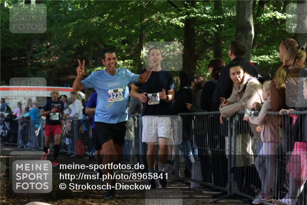 28.09.2025 - 33. Volkslauf durch das schöne Alstertal Strokosch-Dieckow http://msf.ph/oto/8965841 28.09.2025 11:31:01 Ziel 3233, 3234, 3949, 3955 meine-sportfotos.de