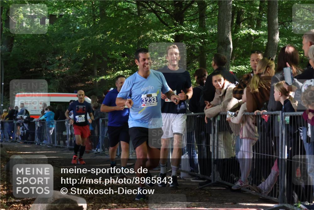 28.09.2025 - 33. Volkslauf durch das schöne Alstertal Strokosch-Dieckow http://msf.ph/oto/8965843 28.09.2025 11:31:02 Ziel 3233, 3234, 3949, 3955 meine-sportfotos.de