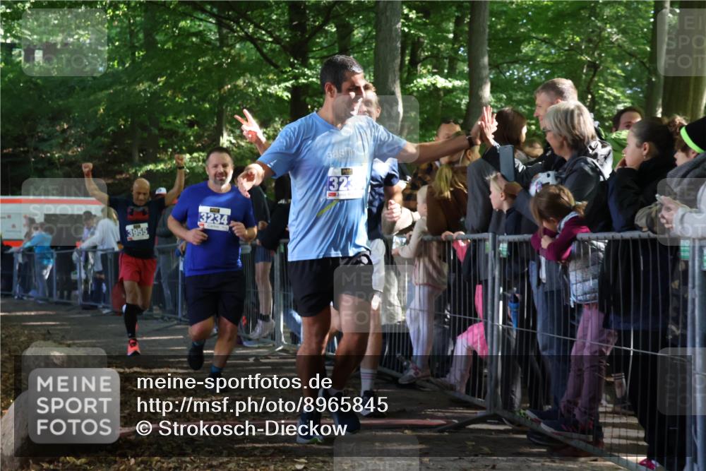 28.09.2025 - 33. Volkslauf durch das schöne Alstertal Strokosch-Dieckow http://msf.ph/oto/8965845 28.09.2025 11:31:03 Ziel 3233, 3234, 3949, 3955 meine-sportfotos.de