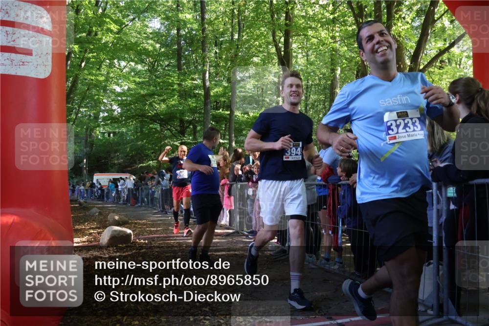 28.09.2025 - 33. Volkslauf durch das schöne Alstertal Strokosch-Dieckow http://msf.ph/oto/8965850 28.09.2025 11:31:05 Ziel 3234, 3949, 3955 meine-sportfotos.de