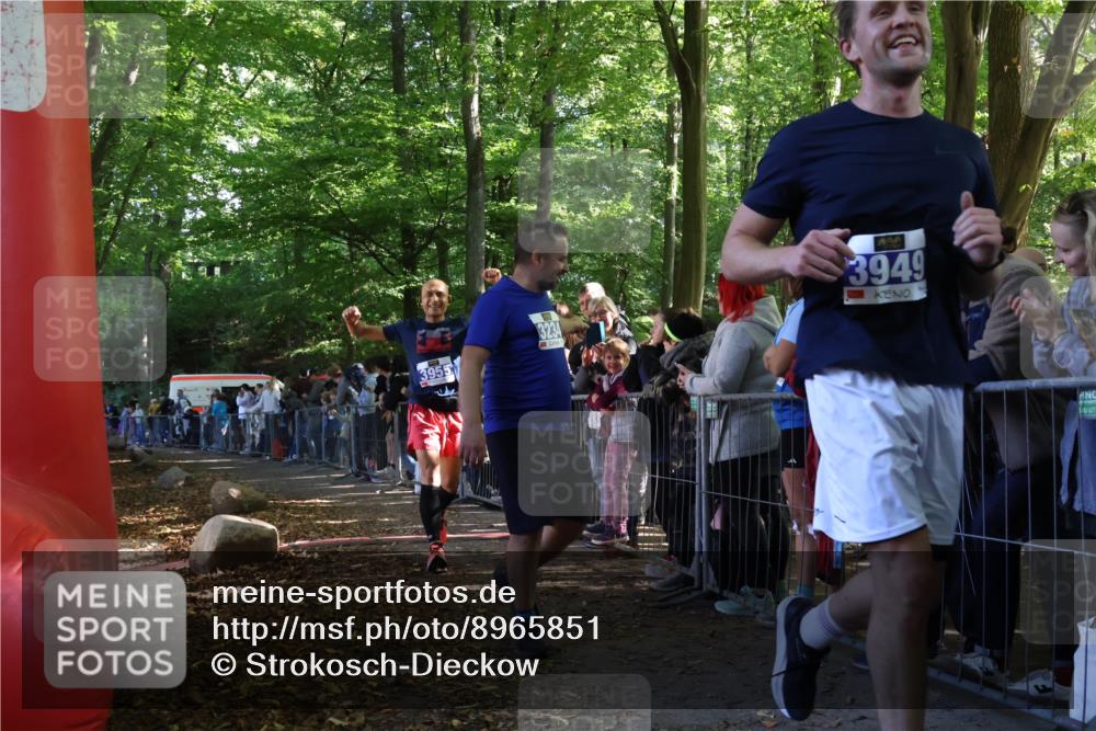 28.09.2025 - 33. Volkslauf durch das schöne Alstertal Strokosch-Dieckow http://msf.ph/oto/8965851 28.09.2025 11:31:05 Ziel 3234, 3949, 3955 meine-sportfotos.de