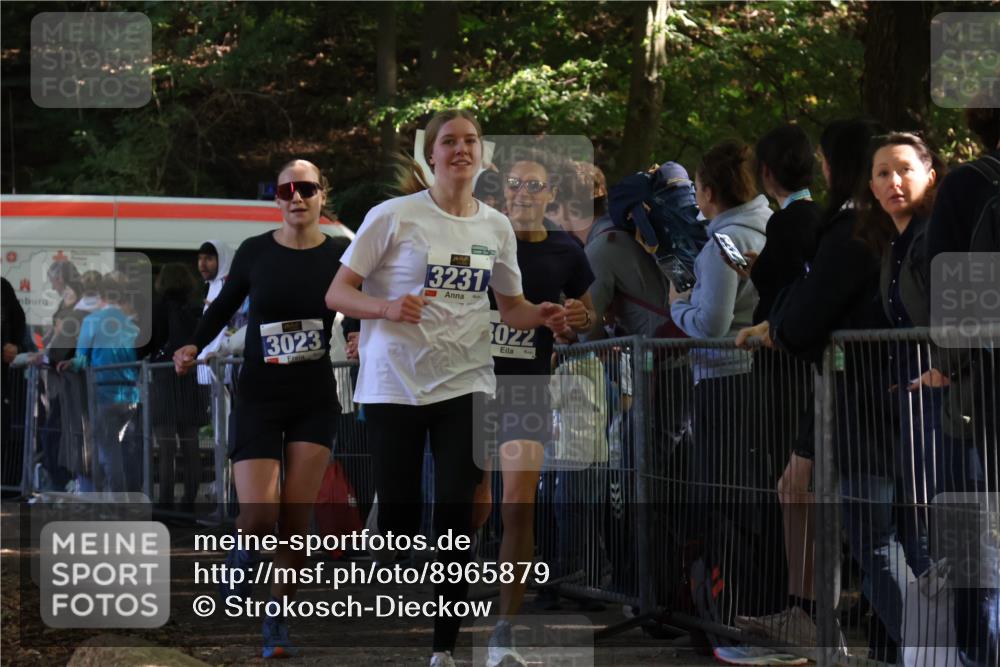 28.09.2025 - 33. Volkslauf durch das schöne Alstertal Strokosch-Dieckow http://msf.ph/oto/8965879 28.09.2025 11:31:28 Ziel 3022, 3023, 3125, 3231 meine-sportfotos.de