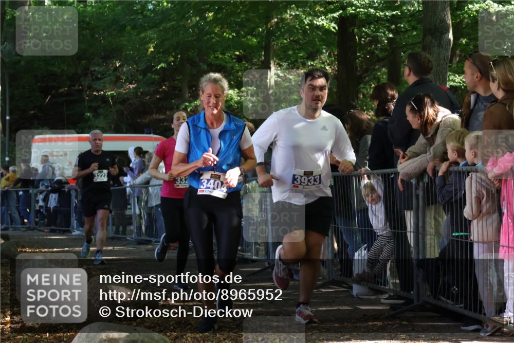 28.09.2025 - 33. Volkslauf durch das schöne Alstertal Strokosch-Dieckow http://msf.ph/oto/8965952 28.09.2025 11:32:03 Ziel 1521, 3222, 3329, 3404, 3933 meine-sportfotos.de