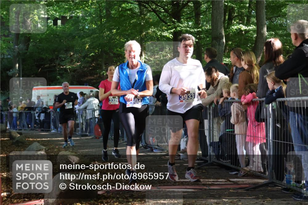 28.09.2025 - 33. Volkslauf durch das schöne Alstertal Strokosch-Dieckow http://msf.ph/oto/8965957 28.09.2025 11:32:03 Ziel 1521, 3222, 3329, 3404, 3933 meine-sportfotos.de