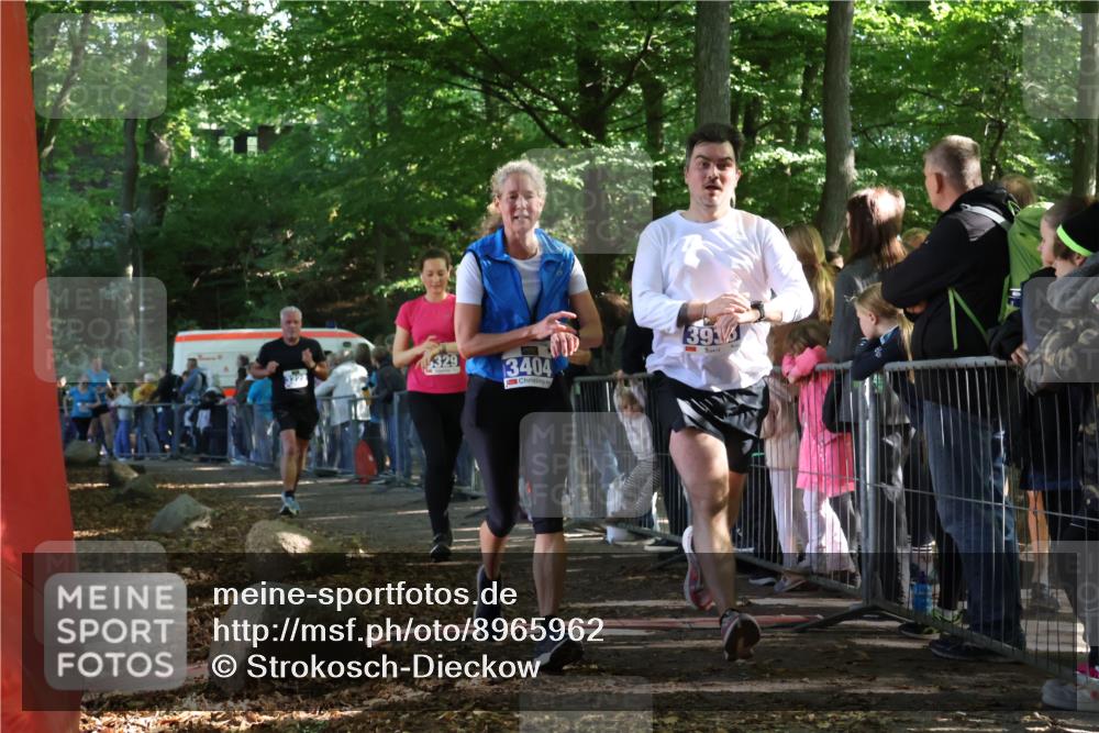 28.09.2025 - 33. Volkslauf durch das schöne Alstertal Strokosch-Dieckow http://msf.ph/oto/8965962 28.09.2025 11:32:04 Ziel 1521, 3222, 3329, 3404, 3933 meine-sportfotos.de
