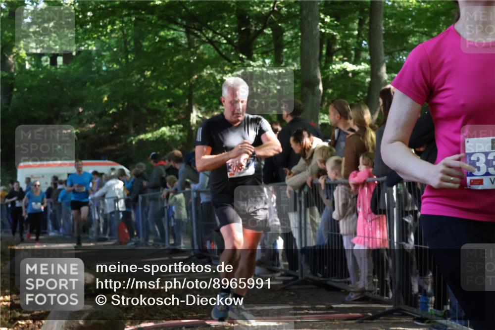 28.09.2025 - 33. Volkslauf durch das schöne Alstertal Strokosch-Dieckow http://msf.ph/oto/8965991 28.09.2025 11:32:07 Ziel 1521, 3222, 3324, 3346 meine-sportfotos.de
