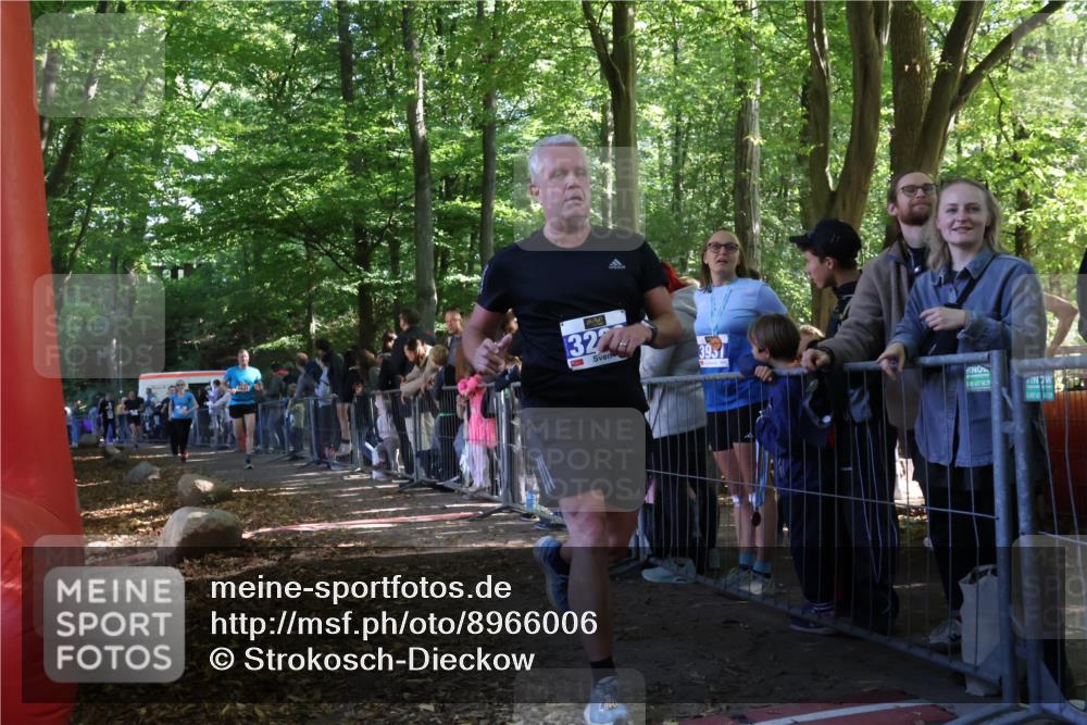 28.09.2025 - 33. Volkslauf durch das schöne Alstertal Strokosch-Dieckow http://msf.ph/oto/8966006 28.09.2025 11:32:08 Ziel 1521, 3222, 3255, 3324, 3342, 3346 meine-sportfotos.de