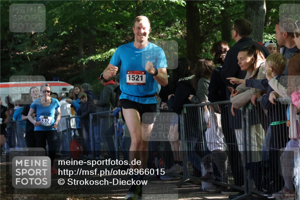 28.09.2025 - 33. Volkslauf durch das schöne Alstertal Strokosch-Dieckow http://msf.ph/oto/8966015 28.09.2025 11:32:10 Ziel 1521, 3255, 3324, 3342, 3346 meine-sportfotos.de