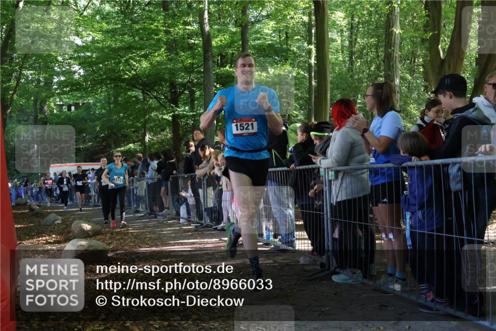28.09.2025 - 33. Volkslauf durch das schöne Alstertal Strokosch-Dieckow http://msf.ph/oto/8966033 28.09.2025 11:32:11 Ziel 1521, 3097, 3255, 3324, 3342, 3346 meine-sportfotos.de