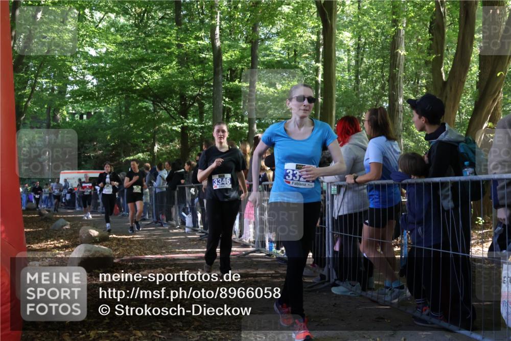 28.09.2025 - 33. Volkslauf durch das schöne Alstertal Strokosch-Dieckow http://msf.ph/oto/8966058 28.09.2025 11:32:15 Ziel 3097, 3255, 3324, 3342, 3346, 3347 meine-sportfotos.de