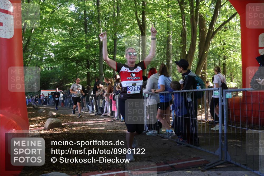 28.09.2025 - 33. Volkslauf durch das schöne Alstertal Strokosch-Dieckow http://msf.ph/oto/8966122 28.09.2025 11:32:21 Ziel 3069, 3097, 3175, 3177, 3347 meine-sportfotos.de